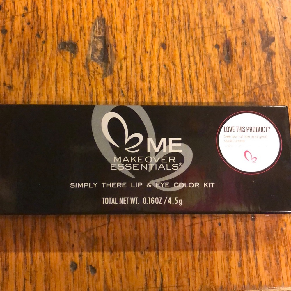 Me makeover essentials eye and lip kit